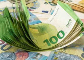 Retirer de l'argent au distributeur, c'est fini ? Voici le changement majeur prévu pour le retrait d'espèces en 2026 14 Retirer de l'argent au distributeur, c'est fini ? Voici le changement majeur prévu pour le retrait d'espèces en 2026 Retirer de l’argent au distributeur, c’est fini ? Voici le changement majeur prévu pour le retrait d’espèces en 2026