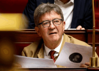 Quotidien : un journaliste pris à partie par Jean-Luc Mélenchon, situation tendue 13 Quotidien : un journaliste pris à partie par Jean-Luc Mélenchon, situation tendue Quotidien : un journaliste pris à partie par Jean-Luc Mélenchon, situation tendue