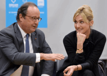 Lucide, François Hollande fait cette mise au point sur Julie Gayet : “Chacun doit avoir sa vie…” 12 Lucide, François Hollande fait cette mise au point sur Julie Gayet : “Chacun doit avoir sa vie…” Lucide, François Hollande fait cette mise au point sur Julie Gayet : “Chacun doit avoir sa vie…”