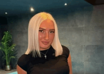 À 21 ans, l'influenceuse française Juli Luxie retrouvée sans vie chez elle : un détail attire l'attention des enquêteurs 9 À 21 ans, l'influenceuse française Juli Luxie retrouvée sans vie chez elle : un détail attire l'attention des enquêteurs À 21 ans, l’influenceuse française Juli Luxie retrouvée sans vie chez elle : un détail attire l’attention des enquêteurs