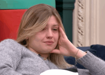 “Je me retiens de pleurer” : cette épreuve qui a bouleversé Marine et a failli la faire arrêter de chanter 2 “Je me retiens de pleurer” : cette épreuve qui a bouleversé Marine et a failli la faire arrêter de chanter “Je me retiens de pleurer” : cette épreuve qui a bouleversé Marine et a failli la faire arrêter de chanter