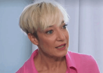 "On finit par ne plus regarder" : Estelle Dossin fait le bilan de "Mariés au premier regard" et se fait atomiser par les internautes 1 "On finit par ne plus regarder" : Estelle Dossin fait le bilan de "Mariés au premier regard" et se fait atomiser par les internautes « On finit par ne plus regarder » : Estelle Dossin fait le bilan de « Mariés au premier regard » et se fait atomiser par les internautes