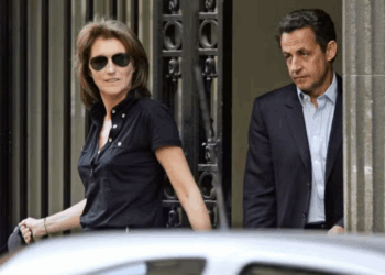 Malaise dans Télématin : Flavie Flament dévoile une séquence de Nagui, il s’agace et finit les larmes aux yeux 14 Malaise dans Télématin : Flavie Flament dévoile une séquence de Nagui, il s’agace et finit les larmes aux yeux Nicolas Sarkozy privé de sa Légion d’honneur : la réaction de son ex-femme Cécilia Attias prend tout le monde de court