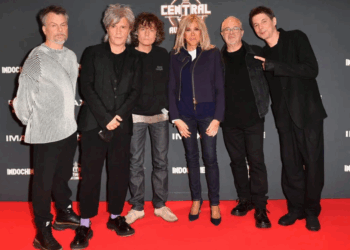 Brigitte Macron sans son époux : sortie remarquée de la Première dame au concert d'Indochine au côté d’un chroniqueur de "TPMP" 2 Brigitte Macron sans son époux : sortie remarquée de la Première dame au concert d'Indochine au côté d’un chroniqueur de "TPMP" Brigitte Macron sans son époux : sortie remarquée de la Première dame au concert d’Indochine au côté d’un chroniqueur de « TPMP »