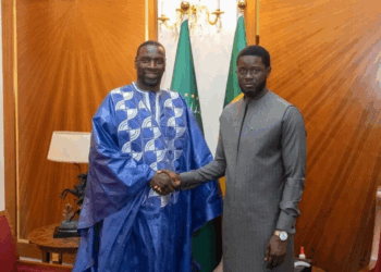 Originaire du Sénégal, Omar Sy balance une vérité : "Là-bas, les gens sont…" 14 Originaire du Sénégal, Omar Sy balance une vérité : "Là-bas, les gens sont…" Originaire du Sénégal, Omar Sy balance une vérité : « Là-bas, les gens sont… »