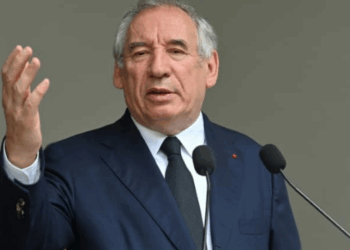 Aller-retour de Bayrou en jet pour 27 minutes sur l'écologie: "Marre qu’on nous dise de faire des efforts" 10 Aller-retour de Bayrou en jet pour 27 minutes sur l'écologie: "Marre qu’on nous dise de faire des efforts" Aller-retour de Bayrou en jet pour 27 minutes sur l’écologie: « Marre qu’on nous dise de faire des efforts »