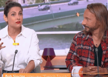 “Elle est totalement folle !” : une chroniqueuse déchaînée met le feu à Télématin face à Bob Sinclar (ZAPTV) 6 “Elle est totalement folle !” : une chroniqueuse déchaînée met le feu à Télématin face à Bob Sinclar (ZAPTV) “Elle est totalement folle !” : une chroniqueuse déchaînée met le feu à Télématin face à Bob Sinclar (ZAPTV)