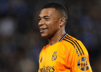 Kylian Mbappé souffrant et hospitalisé : une photo dévoilée, les internautes inquiets de découvrir sa nouvelle silhouette 12 Kylian Mbappé souffrant et hospitalisé : une photo dévoilée, les internautes inquiets de découvrir sa nouvelle silhouette Kylian Mbappé souffrant et hospitalisé : une photo dévoilée, les internautes inquiets de découvrir sa nouvelle silhouette