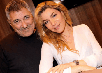 Jean-Marie Bigard : sa compagne Lola Marois révèle être draguée par une star de l’Équipe de France de football 2 Jean-Marie Bigard : sa compagne Lola Marois révèle être draguée par une star de l’Équipe de France de football Jean-Marie Bigard : sa compagne Lola Marois révèle être draguée par une star de l’Équipe de France de football