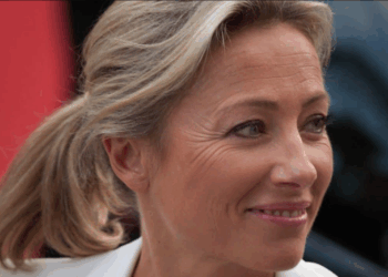 Anne-Sophie Lapix : Sarah Saldmann trahie par son micro, elle balance un commentaire malveillant 6 Anne-Sophie Lapix : Sarah Saldmann trahie par son micro, elle balance un commentaire malveillant Anne-Sophie Lapix : Sarah Saldmann trahie par son micro, elle balance un commentaire malveillant