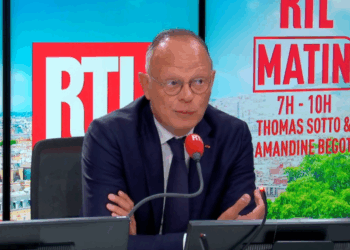 Edouard Philippe ressuscite le "travailler plus pour gagner plus" et veut "qu'on travaille plus longtemps dans la semaine, dans l'année et dans la vie" 5 Edouard Philippe ressuscite le "travailler plus pour gagner plus" et veut "qu'on travaille plus longtemps dans la semaine, dans l'année et dans la vie" Edouard Philippe ressuscite le « travailler plus pour gagner plus » et veut « qu’on travaille plus longtemps dans la semaine, dans l’année et dans la vie »