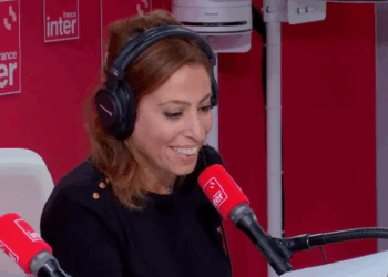 « On vous écoute là ! » : malaise pour l&rsquo;invitée de Léa Salamé, son micro n&rsquo;était pas coupé