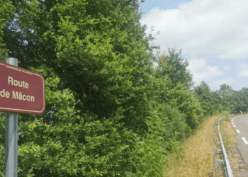 « Je n’ai pas arrêté de pleurer »: le choc à Montceau-les-Mines après l&rsquo;accident mortel d&rsquo;un ado de 13 ans