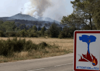 Incendie à Marseille : 700 hectares parcourus, Bruno Retailleau se rend sur place