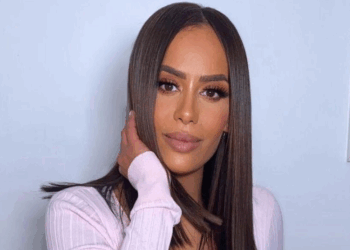 Amel Bent « fière d’être Algérienne » : la chanteuse annonce qu’elle a obtenu ses papiers