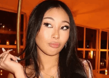 Jade Hallyday en bikini rouge sur la Toile, la sœur de Joy vivement critiquée : « Respectez-vous ! »