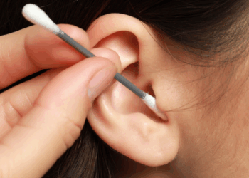 Votre cérumen peut être très utile, il cache des signes précoces de cette maladie redoutée