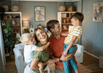 Avoir 2 enfants est encore la norme pour les Français, mais cela pourrait bientôt changer, selon une étude de l’Ined