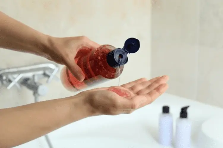 Adieu les produits chimiques : découvrez la recette du gel douche 100 % maison !