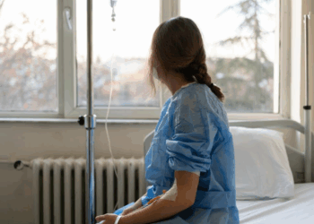 « A 37 ans on m&rsquo;a diagnostiquée un cancer de l&rsquo;intestin en stade terminal, ce symptôme nocturne aurait dû m&rsquo;alerter »