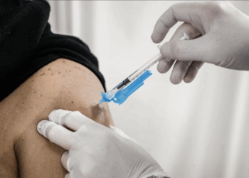 Vaccin contre le Covid-19 : quatre ans après, la liste des symptômes persistants s&rsquo;allonge