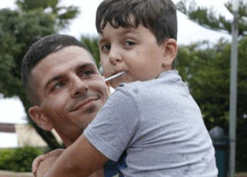 Son fils perd la vie après une agression pour 25 euros : cinq ans plus tard, le père retrouve l&rsquo;agresseur et passe à l&rsquo;acte