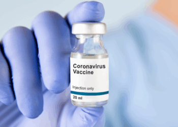 Après la seconde injection du vaccin contre le Covid-19, il développe une maladie rare
