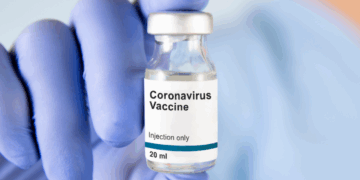 Après la seconde injection du vaccin contre le Covid-19, il développe une maladie rare 12 Après la seconde injection du vaccin contre le Covid-19, il développe une maladie rare Après la seconde injection du vaccin contre le Covid-19, il développe une maladie rare