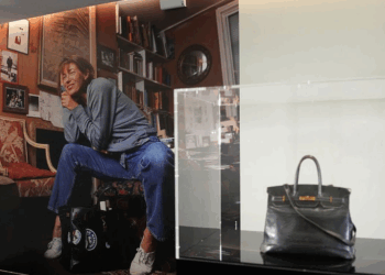 Vendu à Paris pour près de 8,6 millions d’euros, le premier sac Birkin d’Hermès devient le plus cher du monde