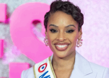 « C’était traumatisant à voir » : Angélique Angarni-Filopon, Miss France 2025, raconte le choc du cancer de sa mère et la force qu’elle a dû trouver