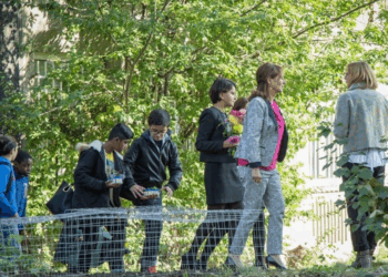 À Paris, un collège remplace les heures de colle par du jardinage pour que les punitions aient du sens