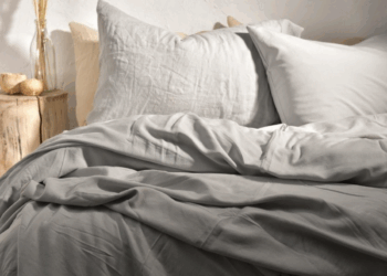 Impossible de laver votre couette dans le lave-linge ? Voici une solution ingénieuse !