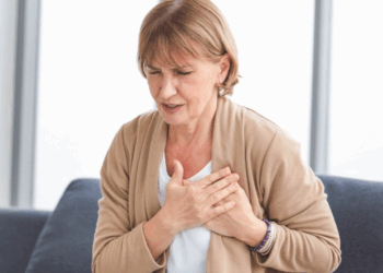 Maladies cardiovasculaires, 50% des symptômes sont uniquement féminins : lesquels sont-ils ?