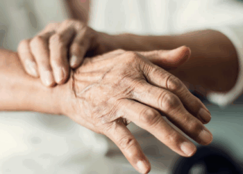 Parkinson : et si des prélèvements cutanés pouvaient détecter la maladie avant l’apparition des symptômes ?