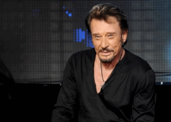 Sept ans après sa disparition, ce SMS de Johnny Hallyday vient seulement d&rsquo;être lu : « Ne t&rsquo;en fais pas »