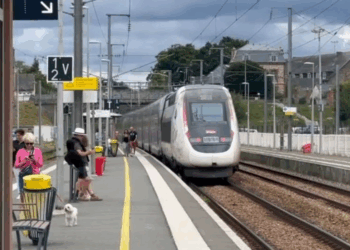 Bretagne : Un incident très rare… Le conducteur du TGV oublie de s’arrêter et laisse 80 personnes à quai