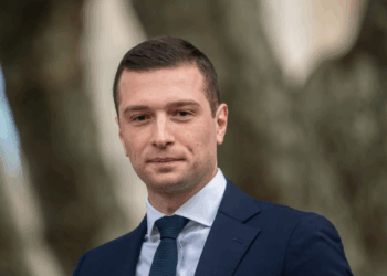 Un bébé en route ? Jordan Bardella crée la surprise avec une annonce depuis sa maison de vacances au soleil