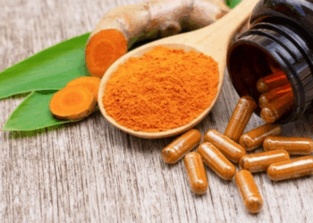 «J&rsquo;avais empoisonné mon foie» : elle a failli recevoir une greffe due à la prise de curcuma