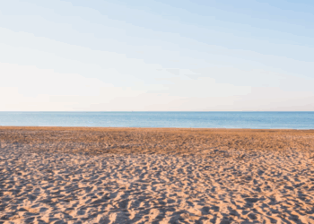 « Elle n&rsquo;a pas le droit de s&rsquo;habiller comme ça » : une adolescente expulsée d’une plage à cause de…