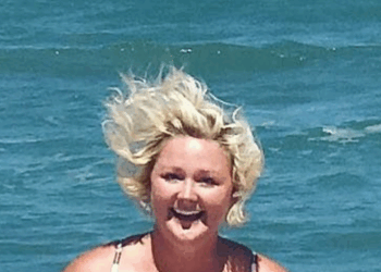 Le bikini d&rsquo;une maman provoque l&rsquo;indignation à la plage et sur internet