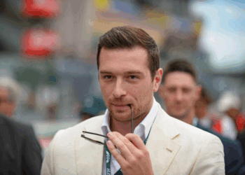 La photo de Jordan Bardella en vacances avec un chroniqueur de TMTP fait le tour du web