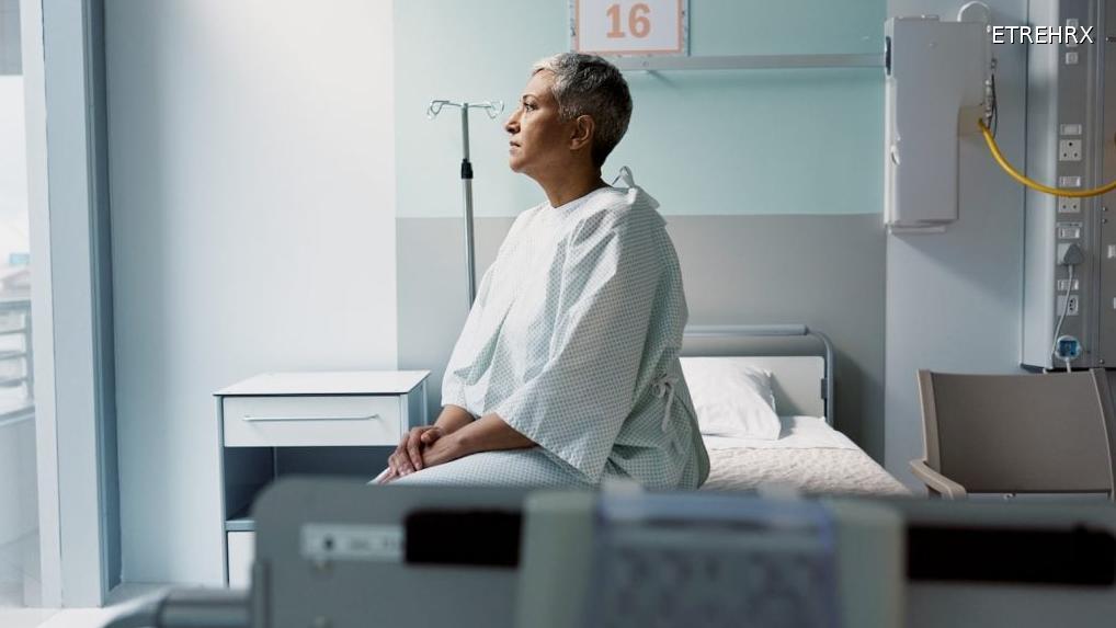 À 44 ans, elle attribuait ses ballonnements à la ménopause : le diagnostic terrible qui a suivi 4 À 44 ans, elle attribuait ses ballonnements à la ménopause : le diagnostic terrible qui a suivi Image d'illustration © ETREHEUREUX