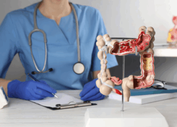 Cancer du côlon : cet oncologue recommande de bannir ces 2 produits courants de la salle de bains