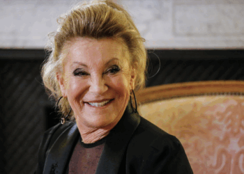 “Je n’ai plus de famille” : à 80 ans, Sheila se livre avec émotion sur ses blessures