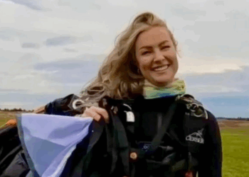 Elle met fin à sa vie en sautant de 4600 mètres sans ouvrir son parachute après une rupture amoureuse, des messages déchirants retrouvés