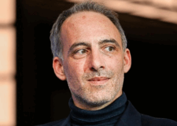 Le 10 septembre approche… Raphaël Glucksmann surprend tout le monde avec sa décision inattendue