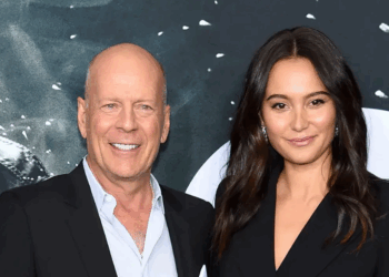 Bruce Willis : son épouse, Emma Heming se confie sur la « décision difficile » qu&rsquo;elle a dû prendre pour préserver son époux