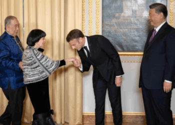 Mireille Mathieu sans pitié pour Emmanuel Macron : « Je suis gaulliste ! »