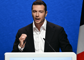 Jordan Bardella regrette que la France « soit entraînée par des ânes »