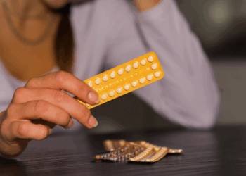 À 32 ans, elle prend un cachet banal pour ses règles… sa vie bascule à jamais